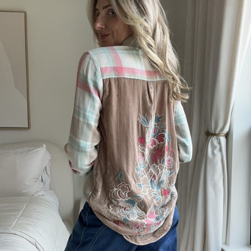 Two-Steppin’ Meets Daydreamin’ Vintage Plaid Blouse